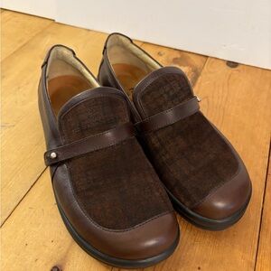 Footprint by Birkenstocks Strap Leather Suede SZ 39 US 8/8.5 made in Portugal